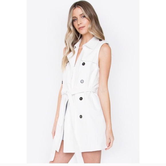 KJANSY Tops - LAST ONE! 5⭐️White French Trench Vest